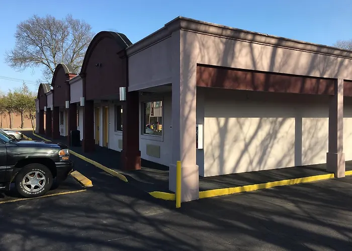 Ramada By Wyndham Rockville Centre