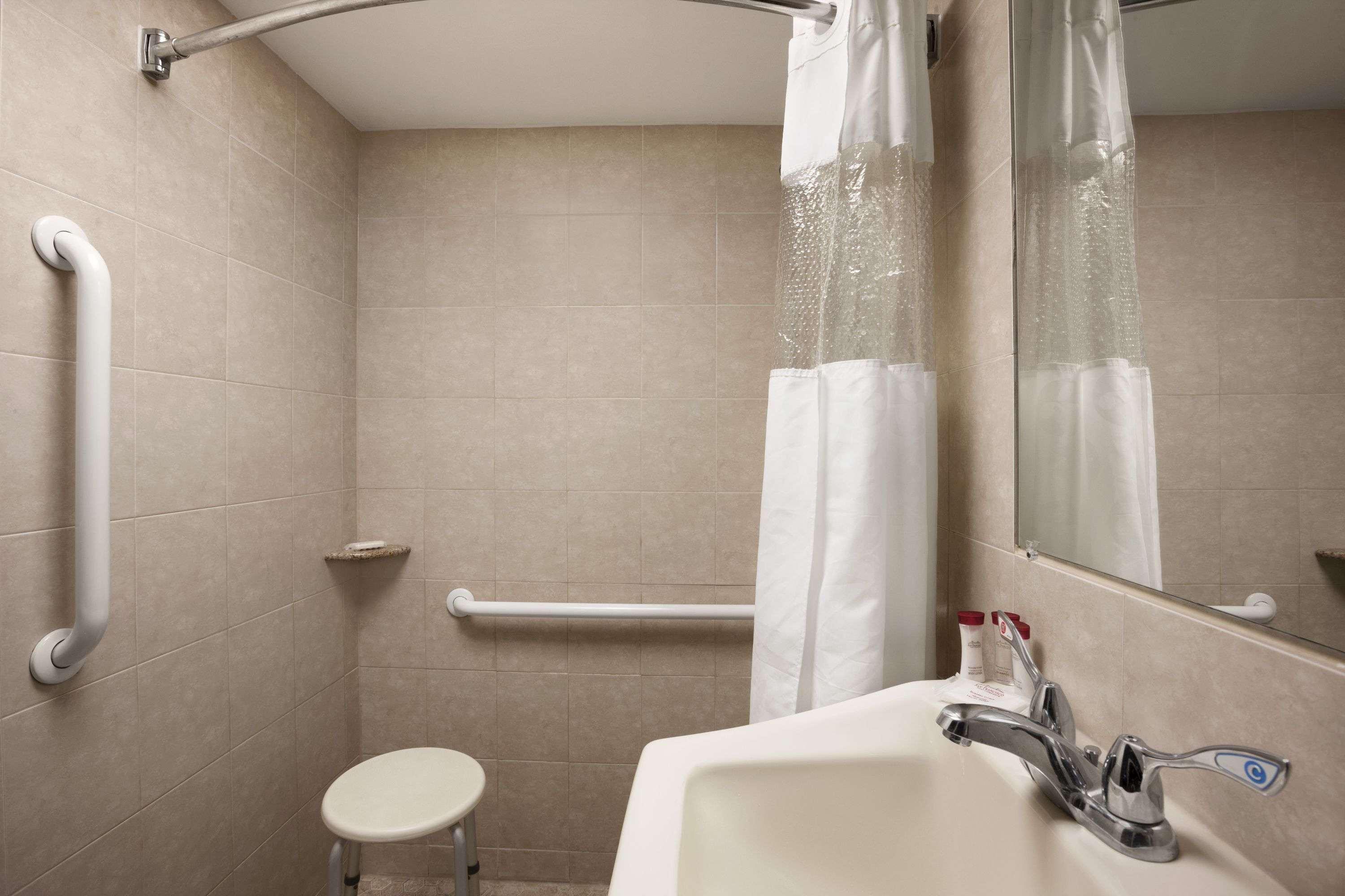 Ramada By Wyndham Rockville Centre