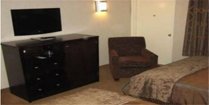 Ramada By Wyndham Motel